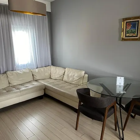 Mini Art House Apartment *